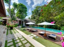 Villa Bunga Pangi, Garden Flowers